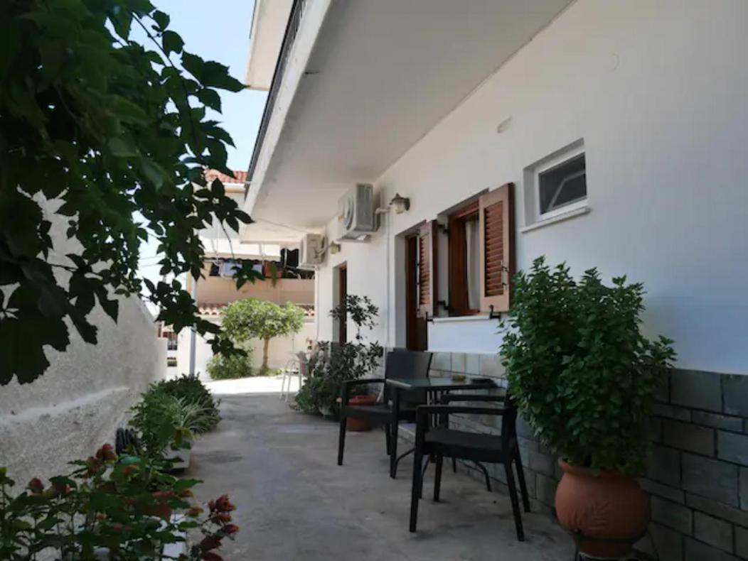 Chrysoula's Convenient Triple With Yard דירה